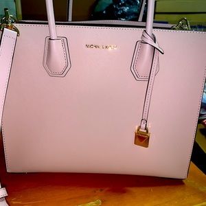 New never wore Michael Kores bag